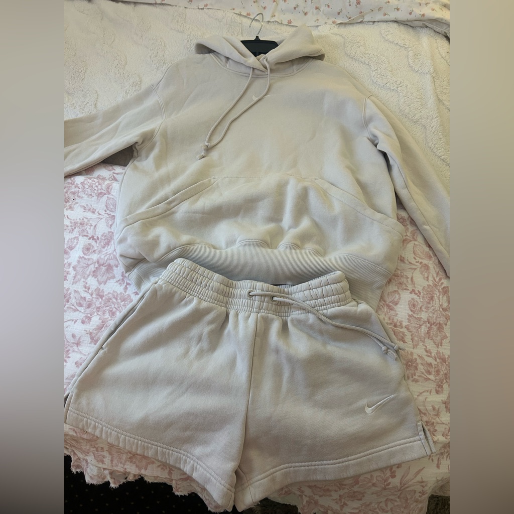 Cream Nike Sweatshirt And Shorts Set